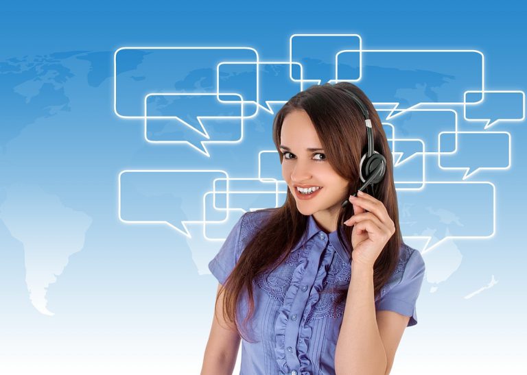 women-headset-call-center